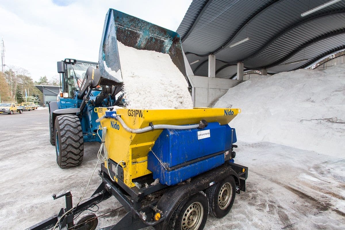 strooiwagen_wordt_gevuld_met_zout